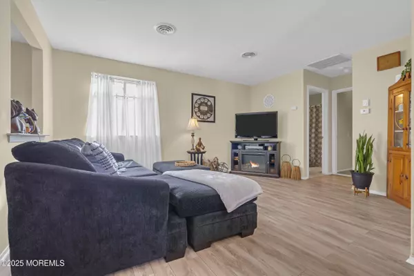 Whiting, NJ 08759,29 Easton Drive