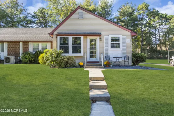 29 Easton Drive, Whiting, NJ 08759