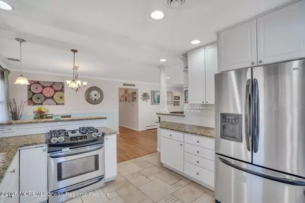 Oakhurst, NJ 07755,559 Dow Avenue