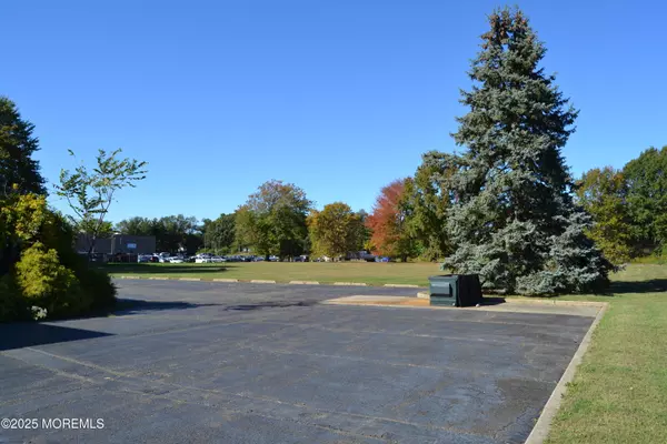 Holmdel, NJ 07733,2135 State Route 35