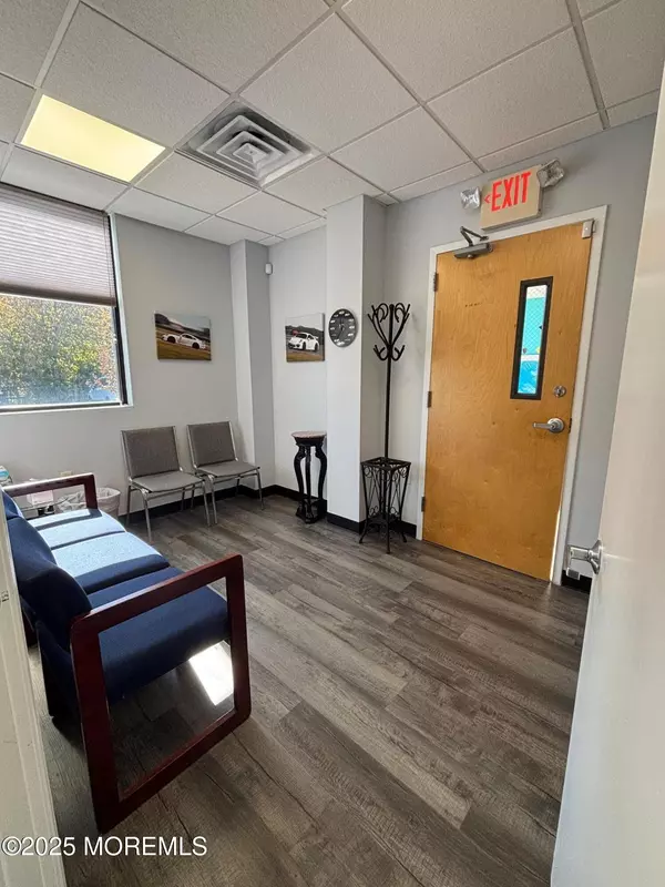 Manahawkin, NJ 08050,1155 Route 72 #A