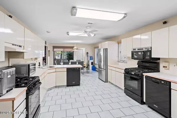 Lakewood, NJ 08701,114 Carey Street