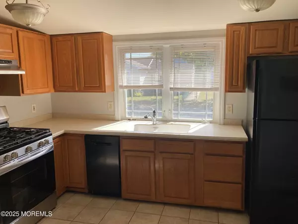 Hazlet, NJ 07734,25 Hart Street