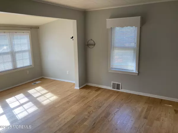 Hazlet, NJ 07734,25 Hart Street