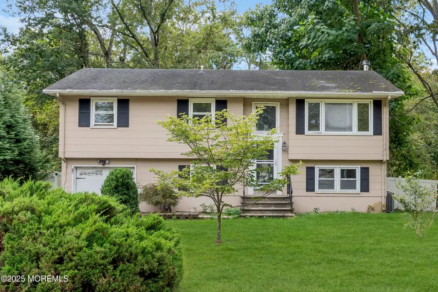 16 Crest Road, Jackson, NJ 08527