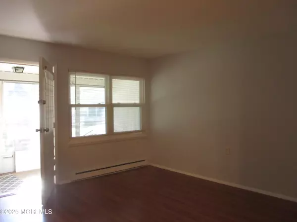 Lakewood, NJ 08701,469 Thornbury Court