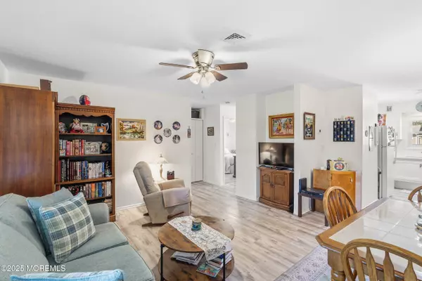 Lakewood, NJ 08701,44 Cambridge Court #2007