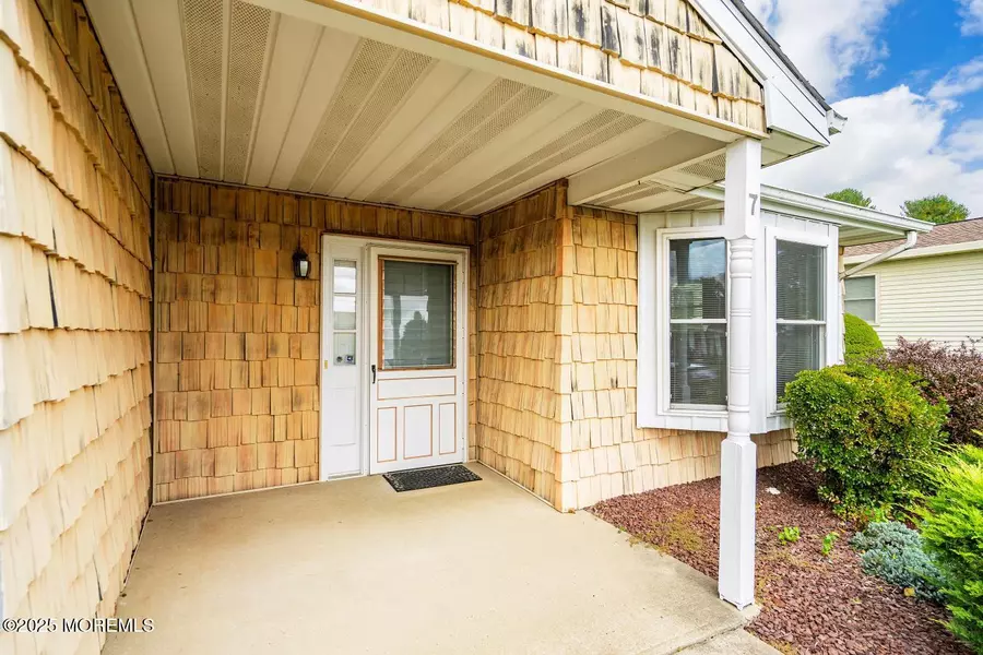 7 Bishop Court, Marlboro, NJ 07746