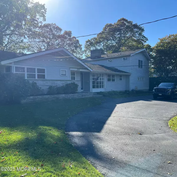 270 Jerome Avenue, Oakhurst, NJ 07755