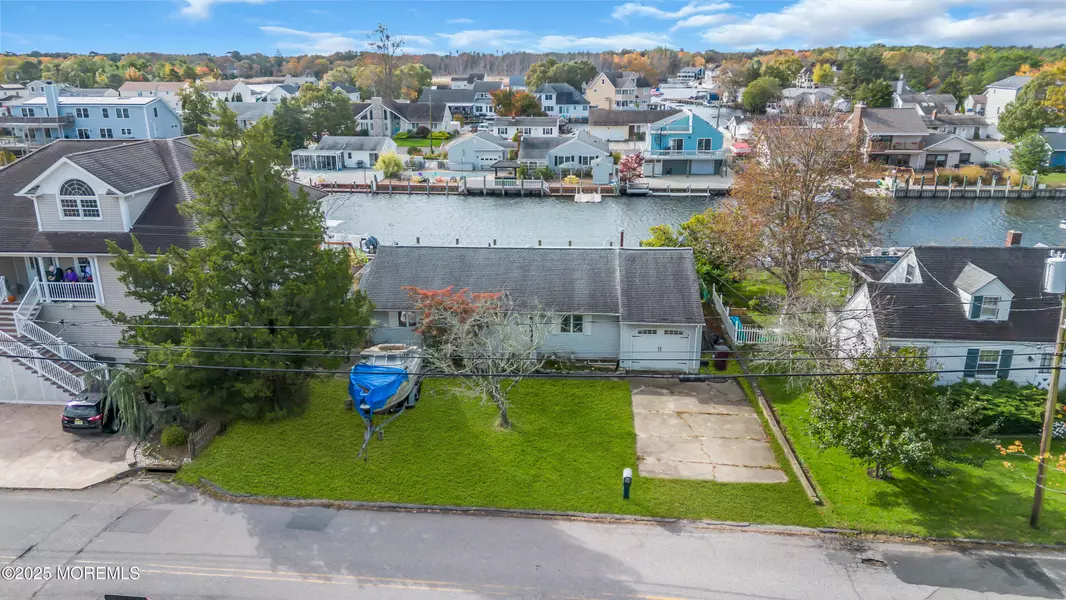 64 Harbor Inn Road, Bayville, NJ 08721