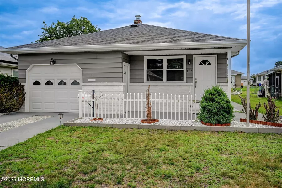 426 Saint Thomas Drive N, Toms River, NJ 08757