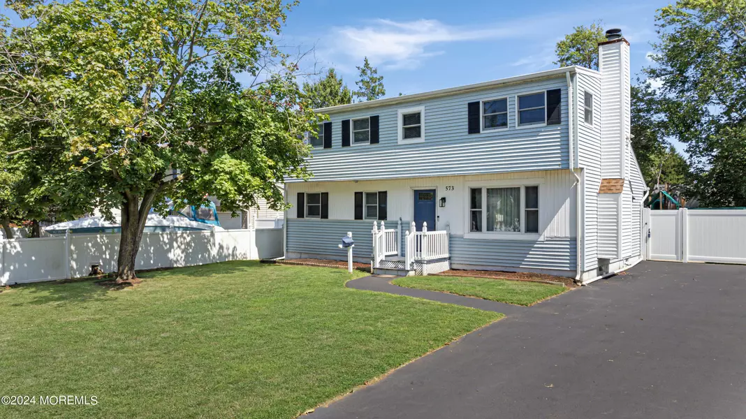 573 Sumner Avenue, Belford, NJ 07718