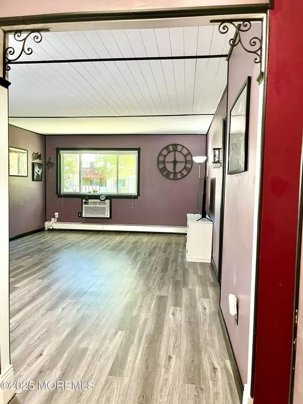 East Brunswick, NJ 08816,19 Lake Avenue #6A