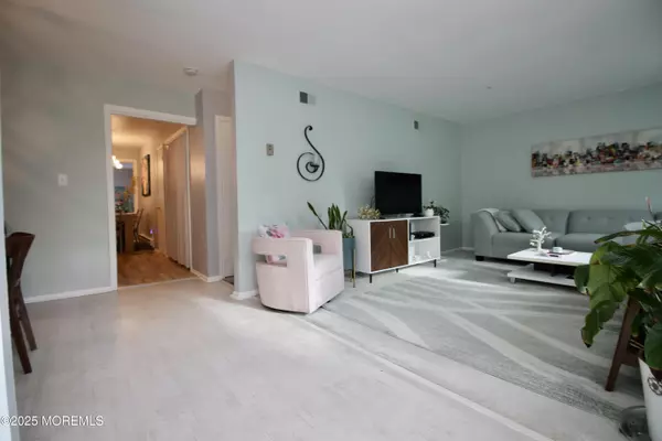 Freehold, NJ 07728,119 Muhlen Platz #E