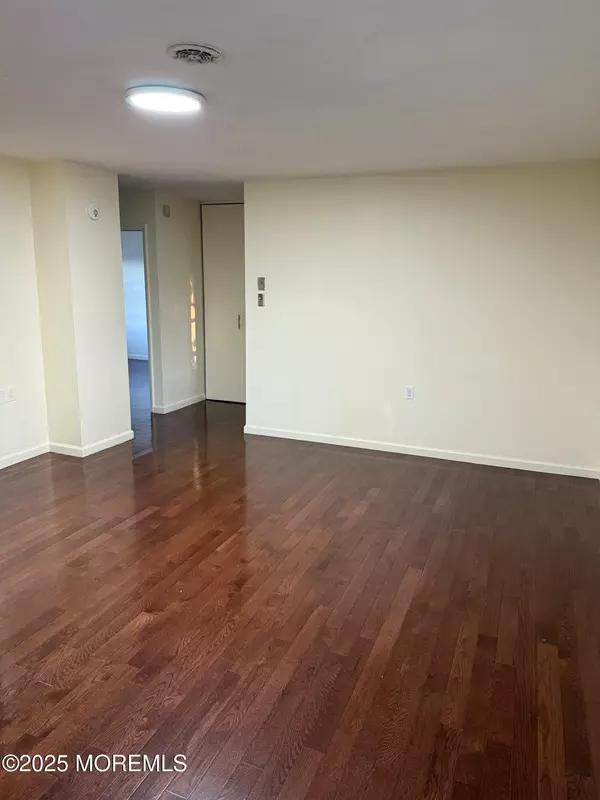 Lakewood, NJ 08701,42 Cambridge Court