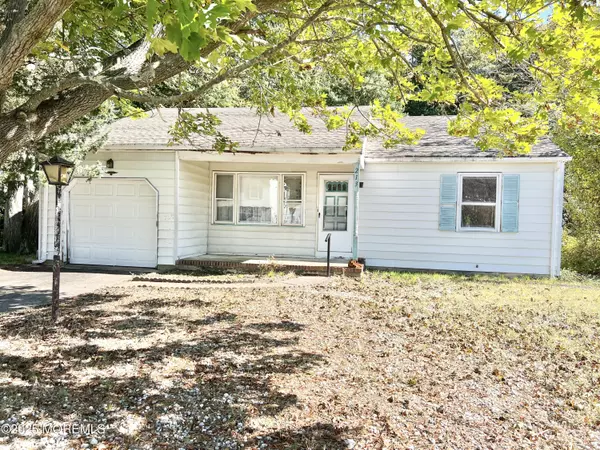 213 Hamilton Drive, Toms River, NJ 08753