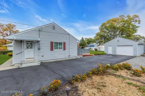 Hazlet, NJ 07734,86 Essex Avenue