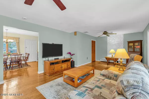 Hazlet, NJ 07734,86 Essex Avenue