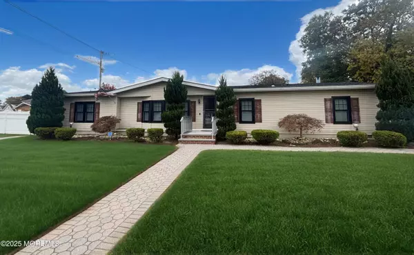 136 Sycamore Avenue, North Middletown, NJ 07748