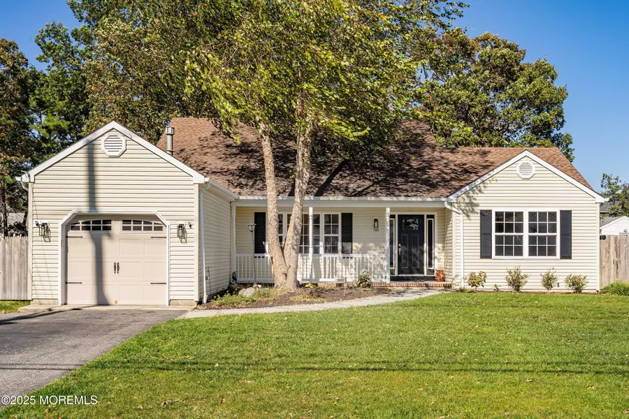 182 Atlantis Avenue, Manahawkin, NJ 08050
