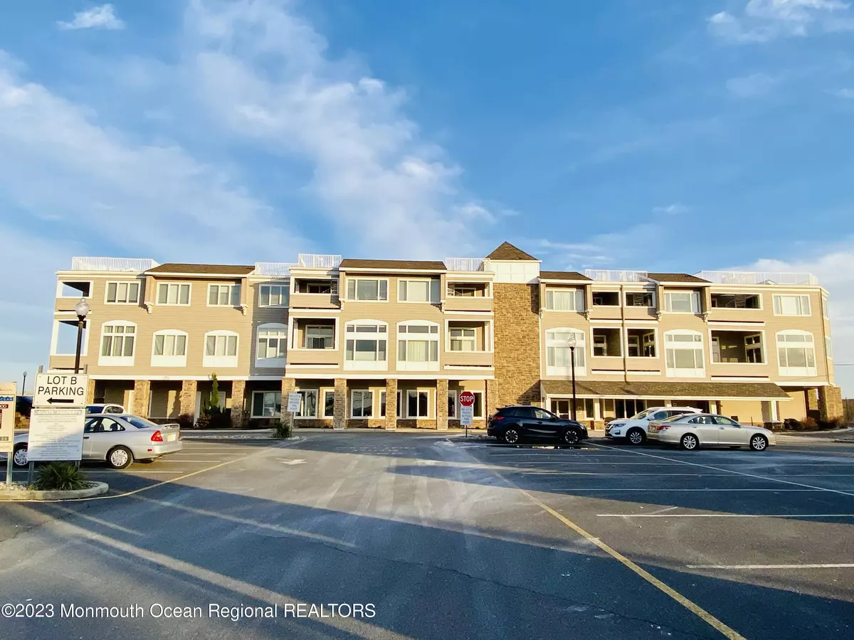 Mantoloking, NJ 08738,438 N Highway 35 #5305