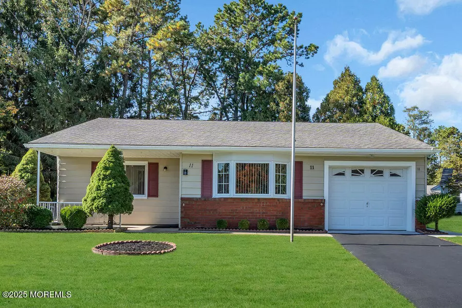 11 Vermont Way, Whiting, NJ 08759