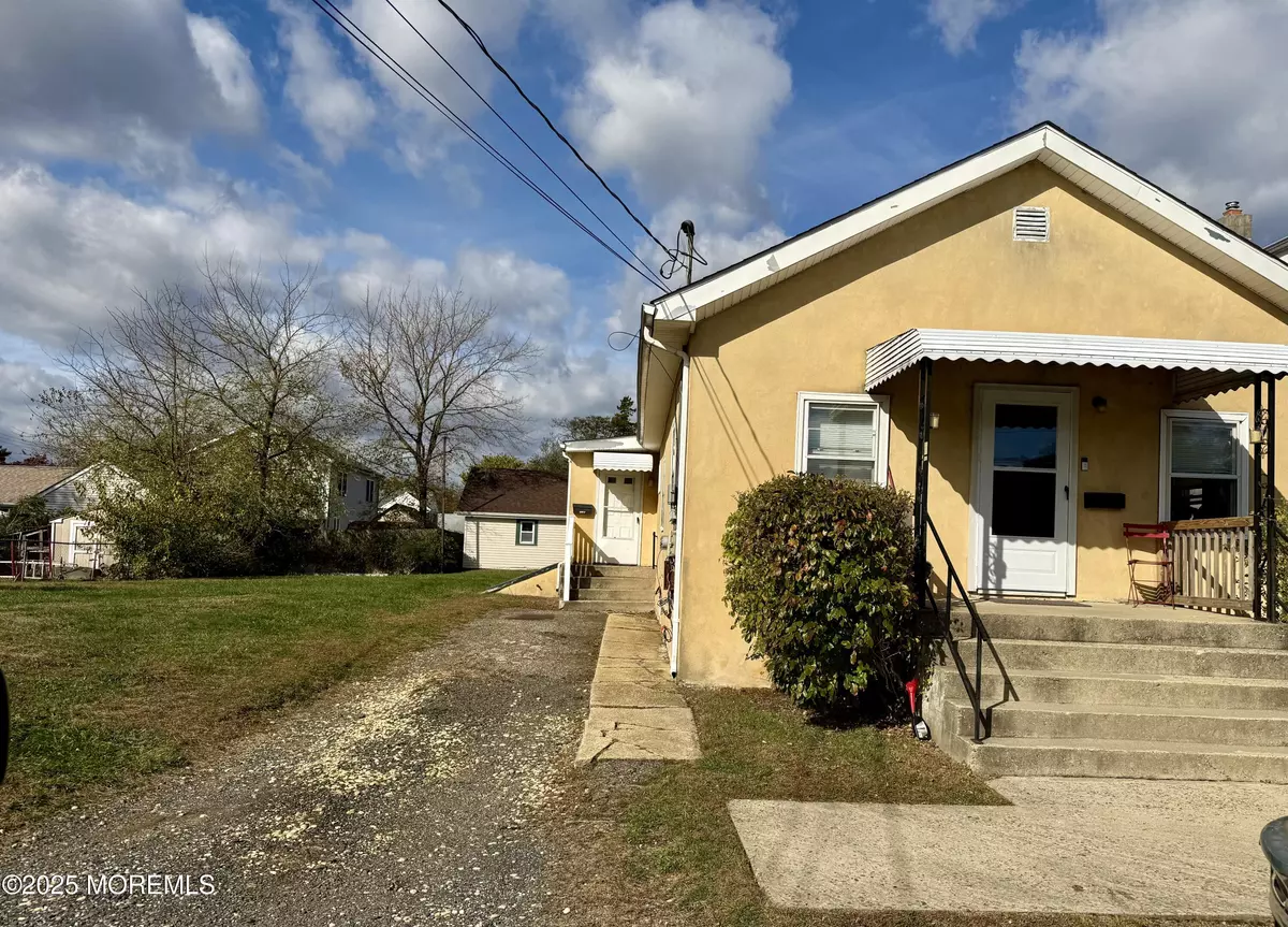 Keyport, NJ 07735,672 Shore Concourse #B
