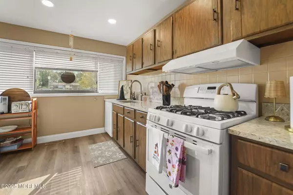 East Windsor, NJ 08520,942 Jamestown Road