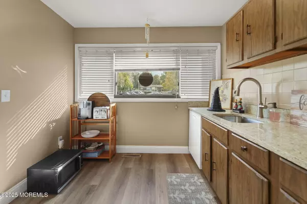 East Windsor, NJ 08520,942 Jamestown Road