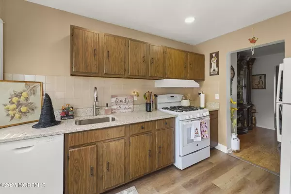 East Windsor, NJ 08520,942 Jamestown Road