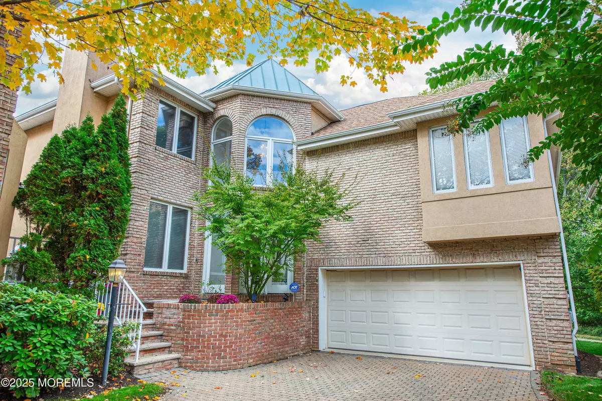 Holmdel, NJ 07733,237 Grand Cypress Court #328