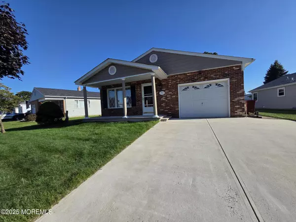Toms River, NJ 08757,7 Augusta Court