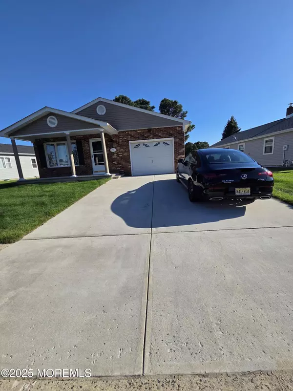 Toms River, NJ 08757,7 Augusta Court
