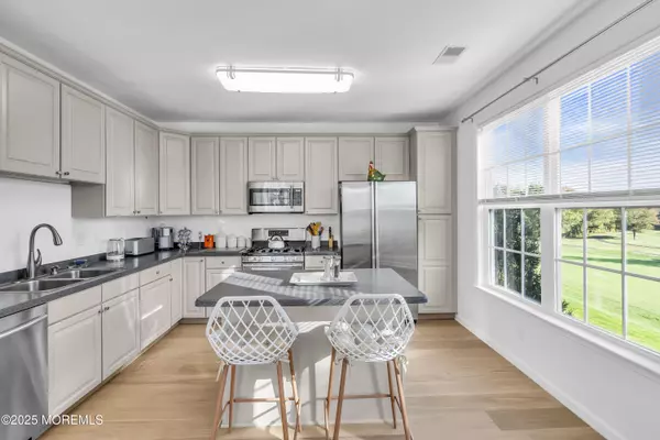 Manalapan, NJ 07726,394 Saint Andrews Place