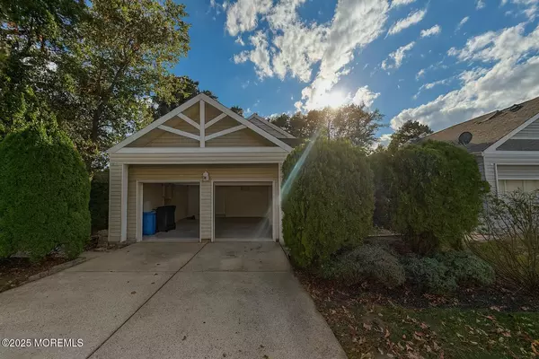 16 Newport Road, Stafford, NJ 08050