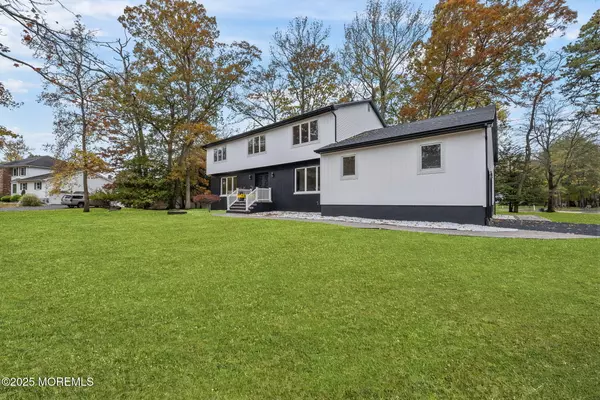 Manalapan, NJ 07726,1 Richard Court