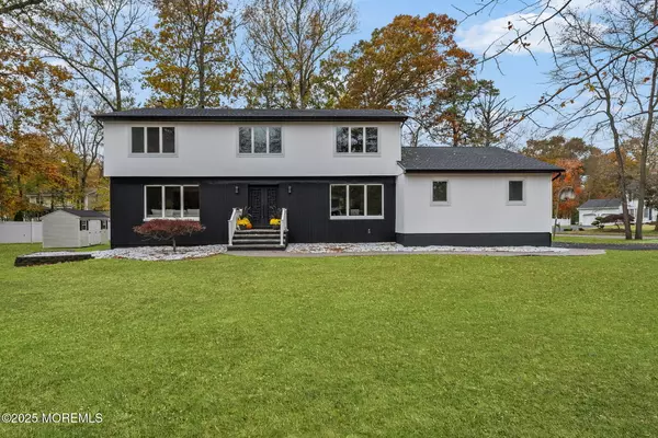 Manalapan, NJ 07726,1 Richard Court