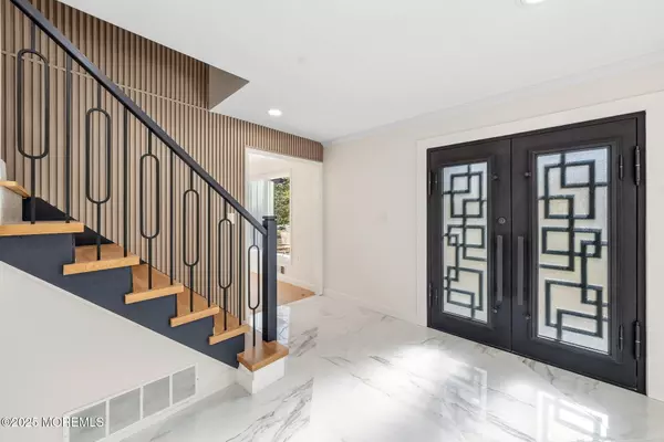 Manalapan, NJ 07726,1 Richard Court