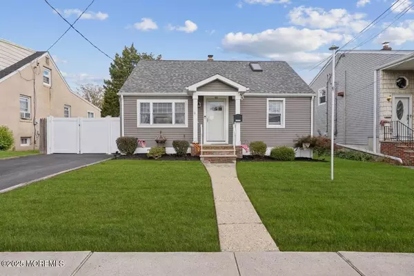 40 Dorothy Street, Carteret, NJ 07008