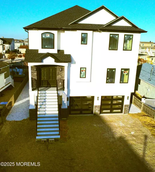 316 Silver Lagoon Drive, Toms River, NJ 08753