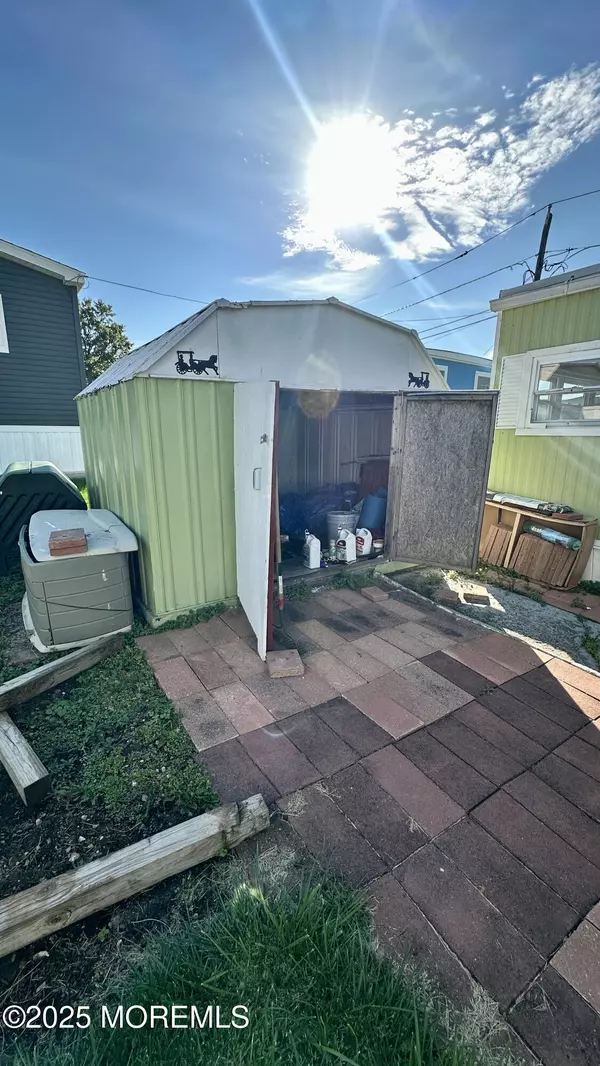 Carteret, NJ 07008,26 Dalbert Street #B14