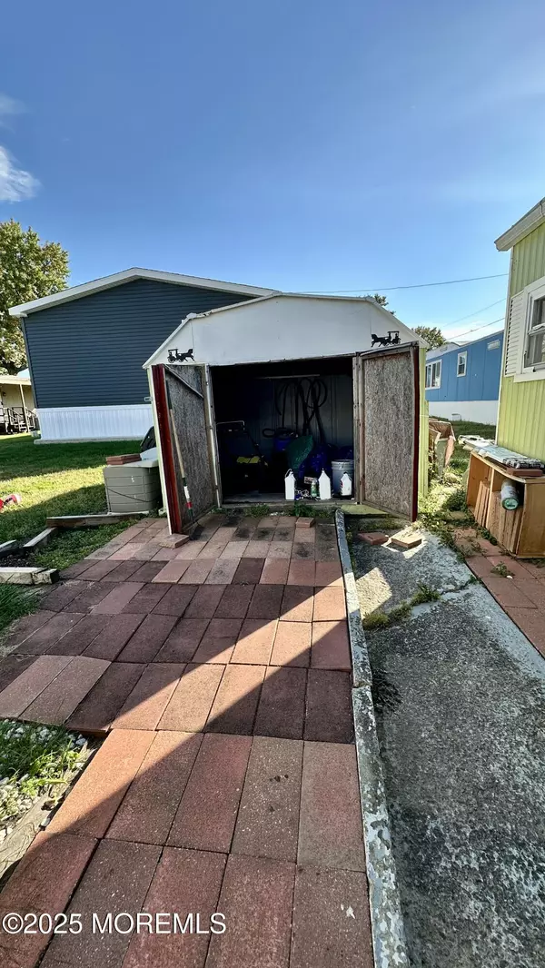 Carteret, NJ 07008,26 Dalbert Street #B14