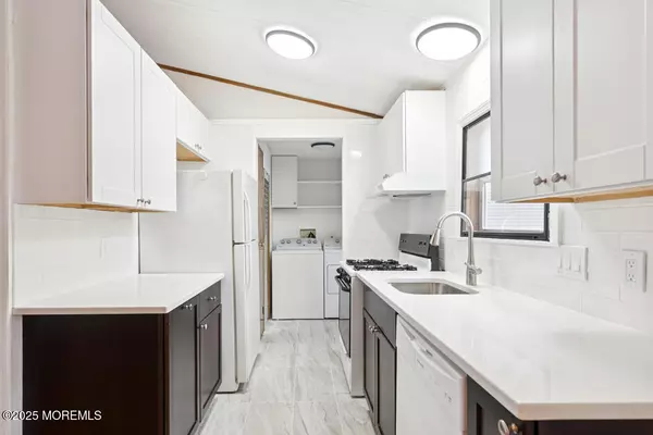 Manalapan, NJ 07726,5 Fallow Drive