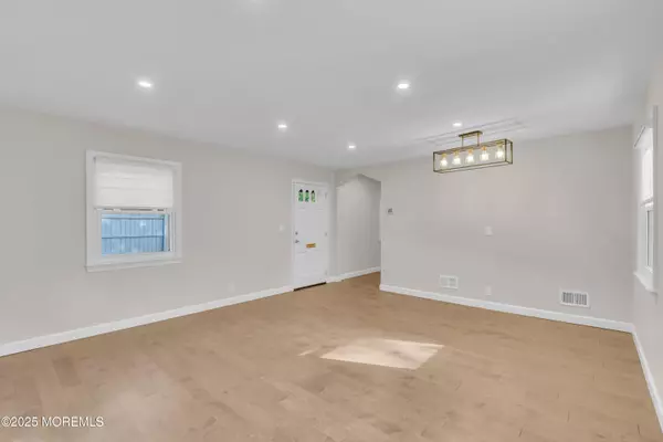 Oakhurst, NJ 07755,185 Elmwood Road