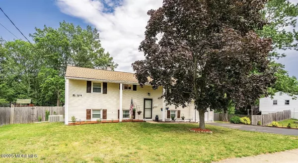 Howell, NJ 07731,28 Salem Hill Road