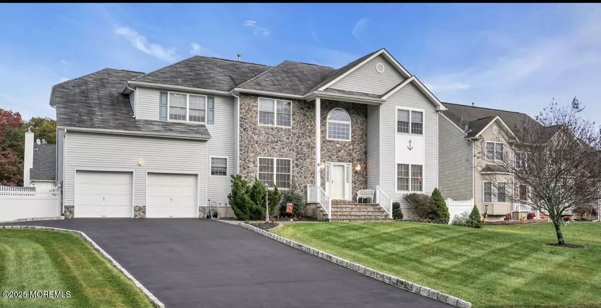 6 Key Largo Court, Bayville, NJ 08721