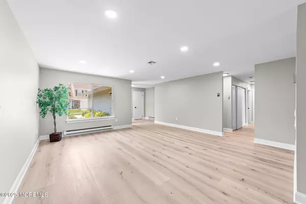 Monroe, NJ 08831,442 Dahlia Plaza #442A