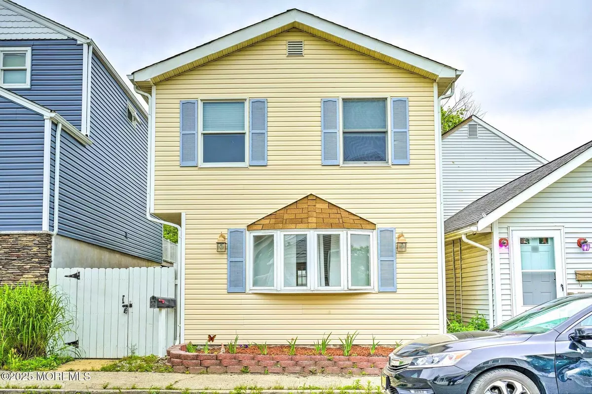 Keansburg, NJ 07734,18 Waterview Place