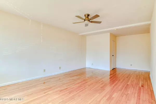 Asbury Park, NJ 07712,510 Deal Lake Drive #2J