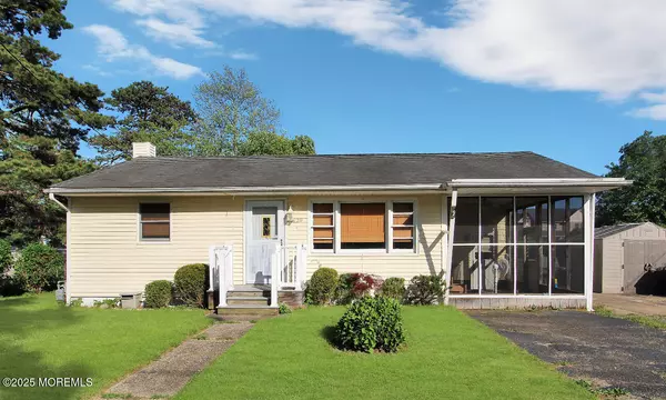 429 Seaman Avenue, Beachwood, NJ 08722